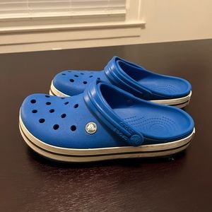 Blue and White Bayaband Crocs